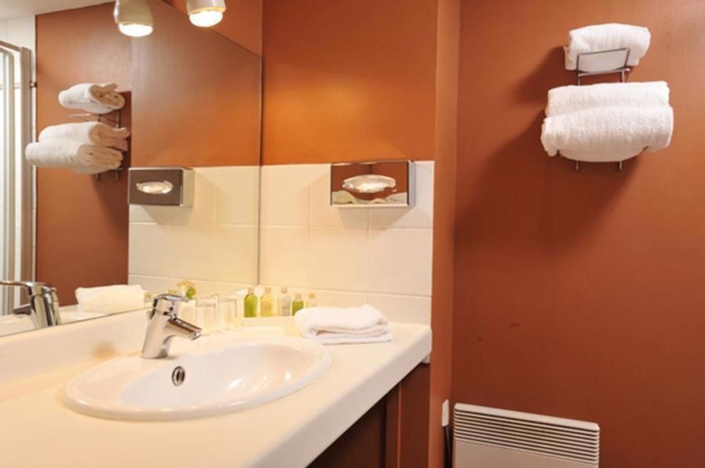 Hotel Full Colors Craponne Εξωτερικό φωτογραφία