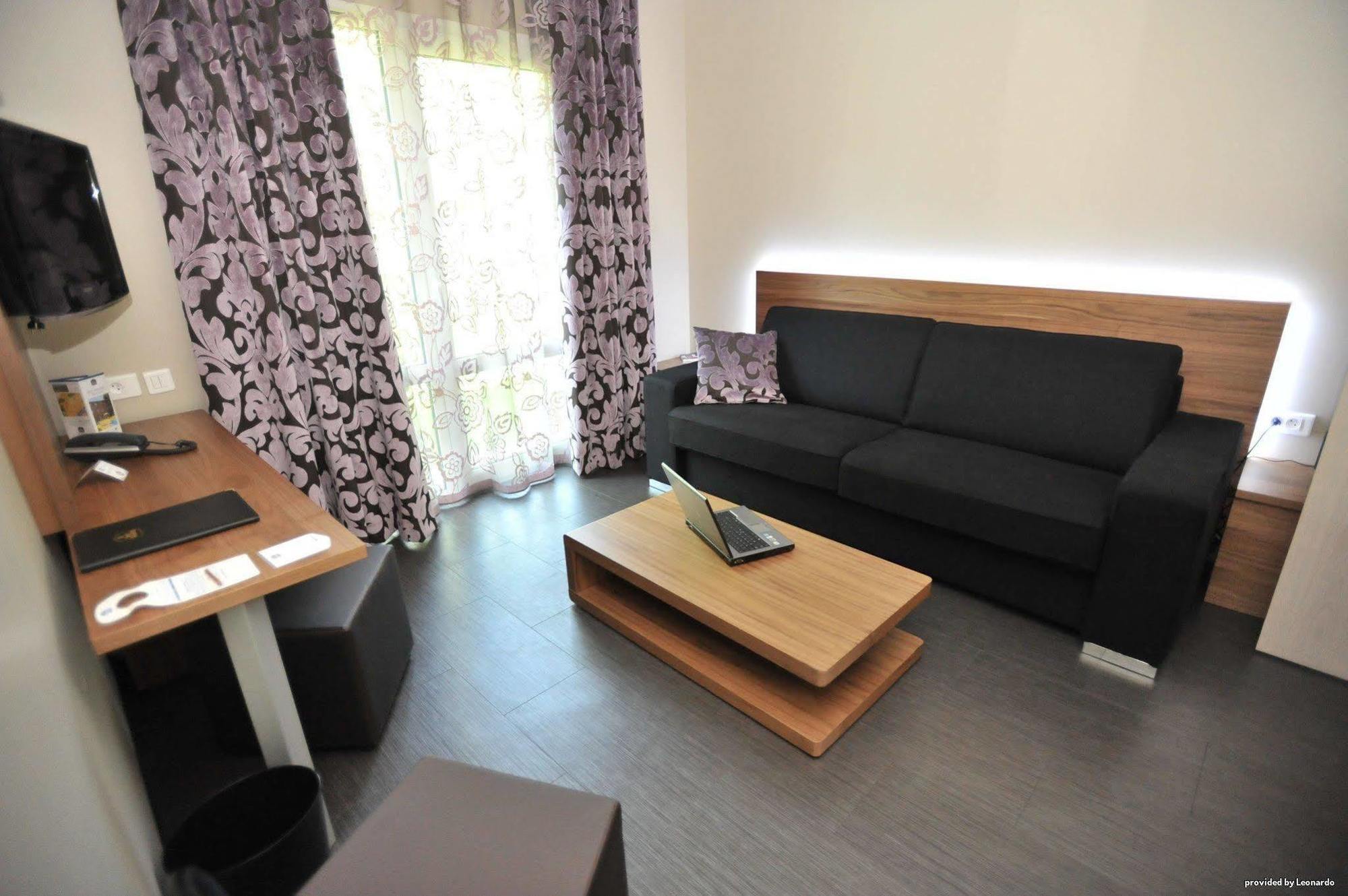Hotel Full Colors Craponne Εξωτερικό φωτογραφία
